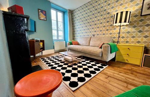 Chateaudun-Bannier Apartment | L appart Pop, ambiance années 70, proche centre, 6 personnes