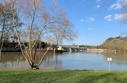 Pitres Apartment | L appart près des écluses