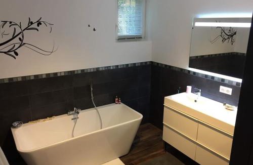 Villemur-sur-Tarn Apartment | L appartement du parc avec Jacuzzi extérieur