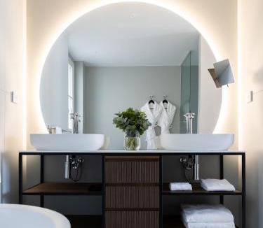 Madeleine Apartment | L'appartement Mondrian