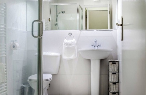 Cussay Apartment | L'Arc de Charme - Spacious, charming 1st floor Apartment in a cours de ferme