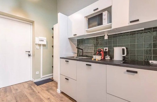 Courlancy Apartment | L'arc en ciel, facing the Cathedral 3D