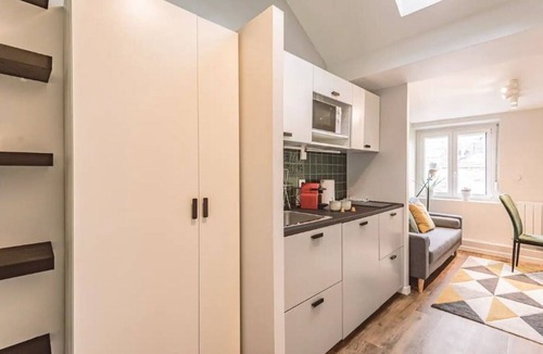 Courlancy Apartment | L'arc en ciel, facing the Cathedral 3D