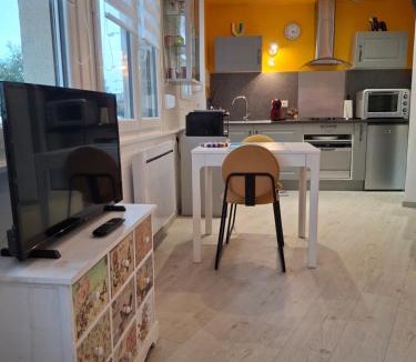 Le Treport Apartment | L'arc-en-ciel