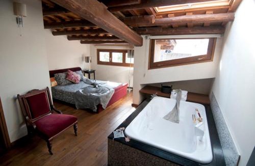 Santa Coloma de Farners House | L'ARGOLLA HOTEL-Pizzeria