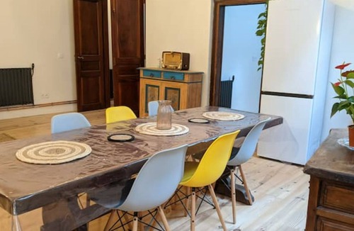 Foix House | L'ariégentine: Charmante Maison de Ville