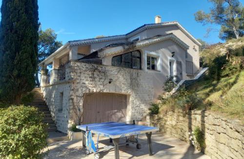 Saint-Etienne-du-Gres Villa | L'Arinelle en Provence