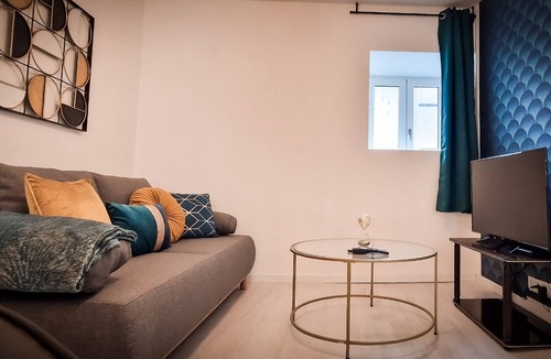 Villefranche-de-Rouergue Apartment | L'art Déco 3 Wifi,netflix,disney+coeur de Bastide