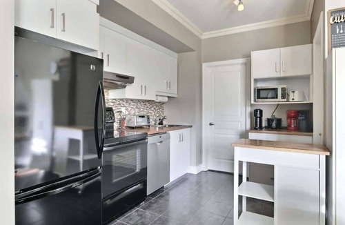 Val-Belair Apartment | L'Artiste | Chic condo à Québec