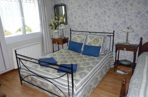 Sainte-Catherine-de-Fierbois Hotel | L'arum antique