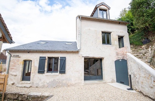 Charge Cottage | L'Aruine - Superb semi-troglo gîte - 6pers