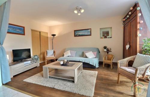 Saint-Marc-le-Blanc House | L'ascencerie