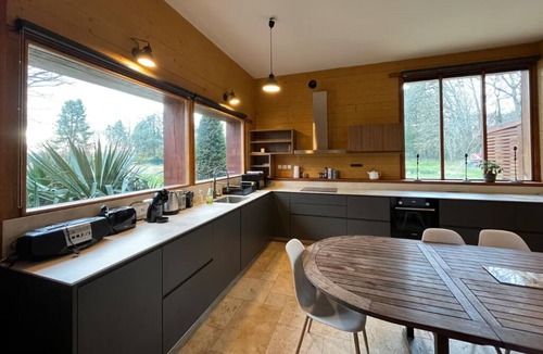La Roche Foulques Bed & Breakfast | L'Atelier, cosy and modern & terrace with jacuzzi