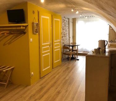 Eyguieres Bed & Breakfast | L'Atelier de Marie