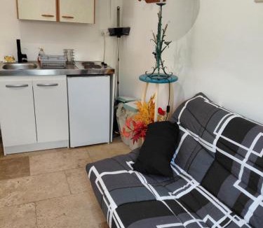 Verfeuil Apartment | L atelier de RAYMOND