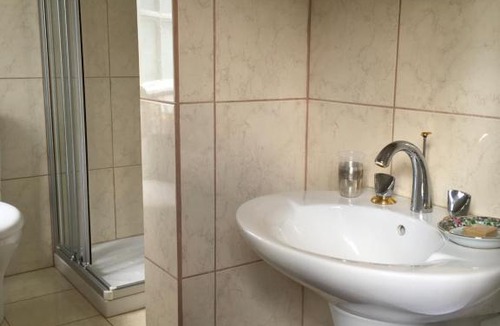 Le Bec-Hellouin Bed & Breakfast | L'Atelier de Tess