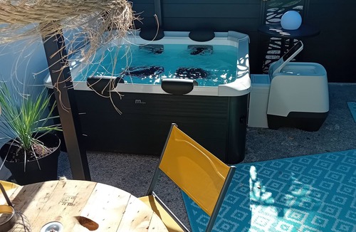 Fontes Apartment | L'atelier des rêves, independent studio with private outdoor spa!