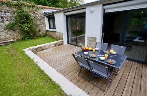 Pontivy Apartment | L'atelier et sa terrasse