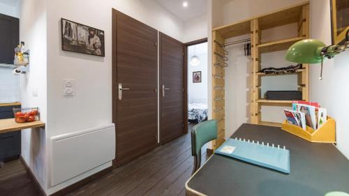 Nord - Gare Apartment | L'Atelier fil à fil