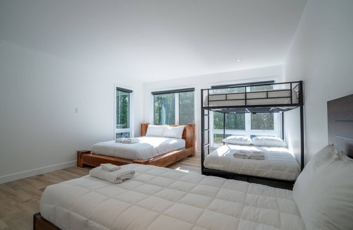 Pine Hill House | L'Atmosphère | Brand new chalet with spa