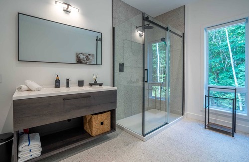 Pine Hill House | L'Atmosphère | Brand new chalet with spa