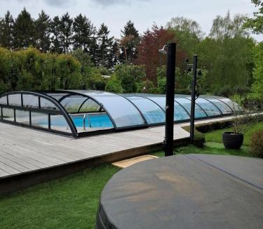 Aubigny-sur-Nere House | L'atypique du buisson de la gariole