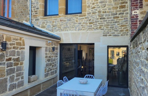 Floing House | L'Atypique - Heated pool in a stone house with unusual spaces
