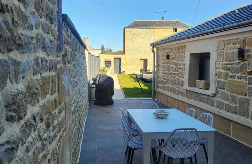Floing House | L'Atypique - Heated pool in a stone house with unusual spaces