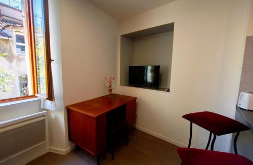 Saint-Pons-de-Thomieres Apartment | L'aube de Pierre
