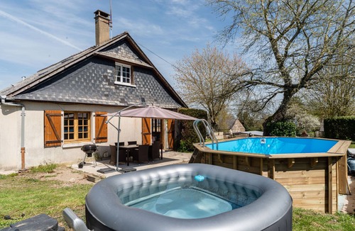 Torce-Viviers- en-Charnie House | L'Aubepine - Gite avec piscine et jacuzzi