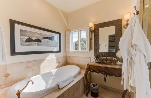 Golden Rectangle Hotel | L Auberge Carmel