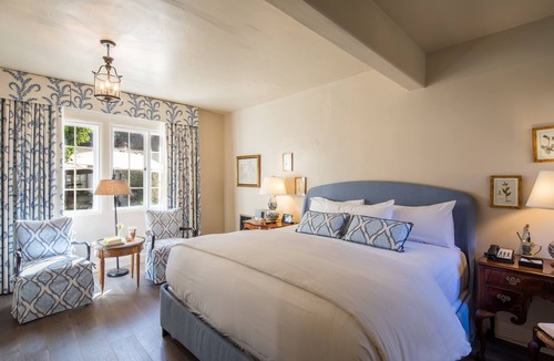 Golden Rectangle Hotel | L Auberge Carmel