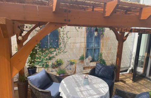 Belleville Apartment | L'auberge De France Inn
