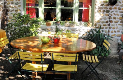 Granges-les-Beaumont Hotel | L'Auberge des Collines