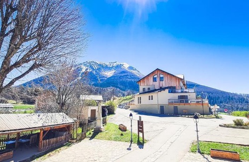 Saint-Vincent-les-Forts Apartment | L'Auberge