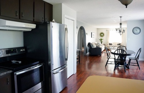 Cochrane House | L’Auberge - Sauna + Heated Garage + Large Parking
