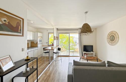 Quartier Francisco-Ferrer - Landry - Bourgeois - Poterie Apartment | L'Augustin - Balcon & Garage Privé - Proche Gare de Rennes