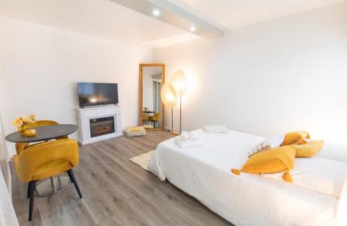 Evreux Apartment | L'Aurélia - Proche centre-ville Evreux - Jardin