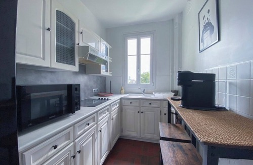 Asnieres-sur-Seine Apartment | L'Authentique 10 minutes from Paris: Comfort and accessibility!