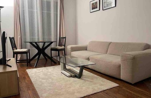 Asnieres-sur-Seine Apartment | L'Authentique 10 minutes from Paris: Comfort and accessibility!