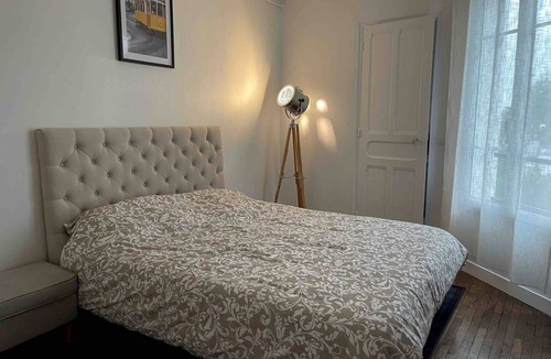 Asnieres-sur-Seine Apartment | L'Authentique 10 minutes from Paris: Comfort and accessibility!