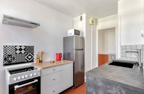 Beziers City Centre Apartment | "L'authentique" - hyper center - lovely terrace!