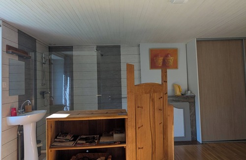 Marmanhac Bed & Breakfast | L'Authre room with breakfast included