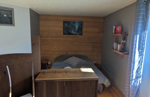 Marmanhac Bed & Breakfast | L'Authre room with breakfast included