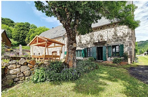 Chambon-sur-Lac Cottage | L'auvergnate
