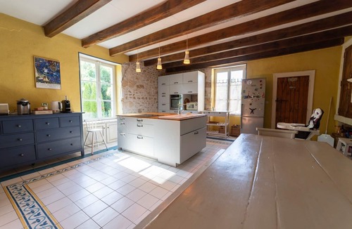 Quincay Villa | L'Auxance: Large charming house with swimming pool