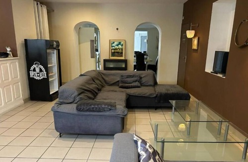 Langeac House | L'Avenue ACCOMMODATION