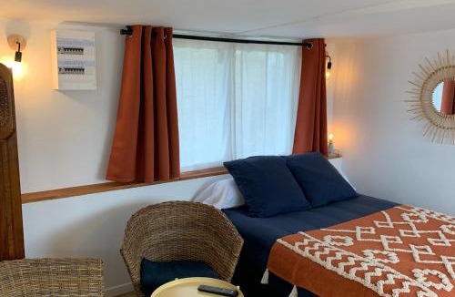 Fleury-sur-Orne Apartment | L 'Azuleja