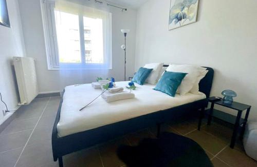 Clamart Apartment | L'Azur de Clamart