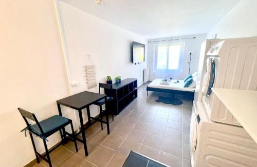Clamart Apartment | L'Azur de Clamart